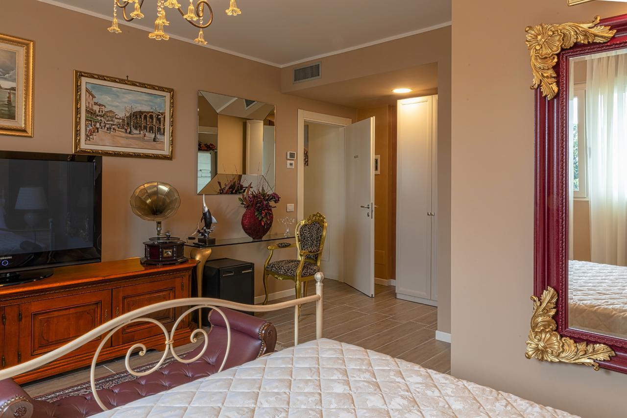 Villa Luisa Rooms And Breakfast Peschiera del Garda Dış mekan fotoğraf